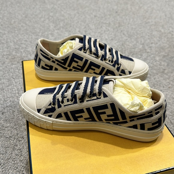 Fendi womens sneakers - Picture 2 of 6